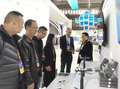 2018保密技術交流大會 智能黑科技盛宴，青橙VOGA 2 AI激光投影手機驚艷亮相